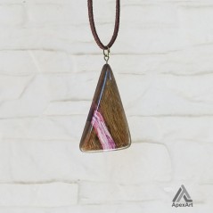 گردنبند چوب و رزین طرح مثلث