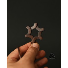 گردنبدن چوبی طرح ستاره شش پر دو طرفه