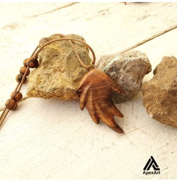 گردنبند چوبی طرح برگ جنگلی