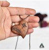 گردنبند چوبی طرح قلب شکسته
