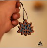 گردنبند چوبی و رزینی طرح نیلوفر