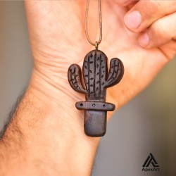 گردنبند چوبی طرح کاکتوس