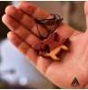 گردنبند چوبی طرح کوسه عصبانی