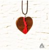 گردنبند چوب و رزین طرح قلب