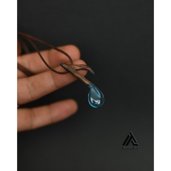 گردنبند چوب و رزینی طرح نت موسیقی(چنگ)