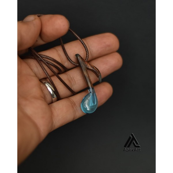 گردنبند چوب و رزینی طرح نت موسیقی(چنگ)