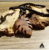 گردنبند چوبی طرح برگ انجیری